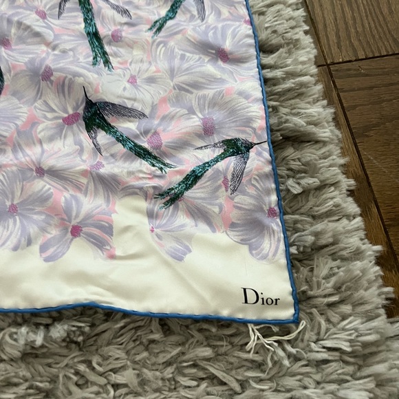 DIOR silk scarf NWOT comes with authentic box gorgeous colors - Picture 3 of 10